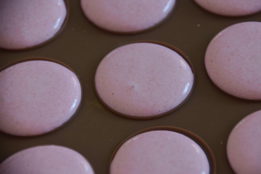 Air bubbles on macaron