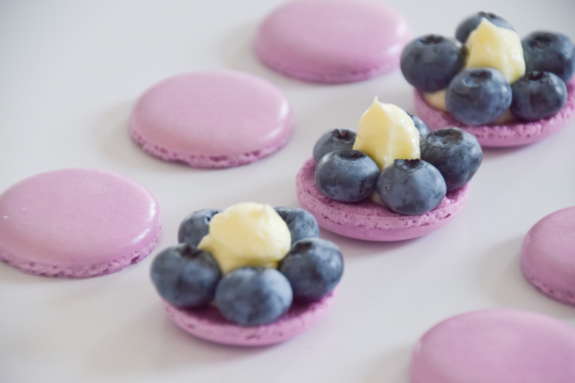 Which is Better for Baking Macarons - Parchment Paper or Silicone Mat? -  Baking with Belli