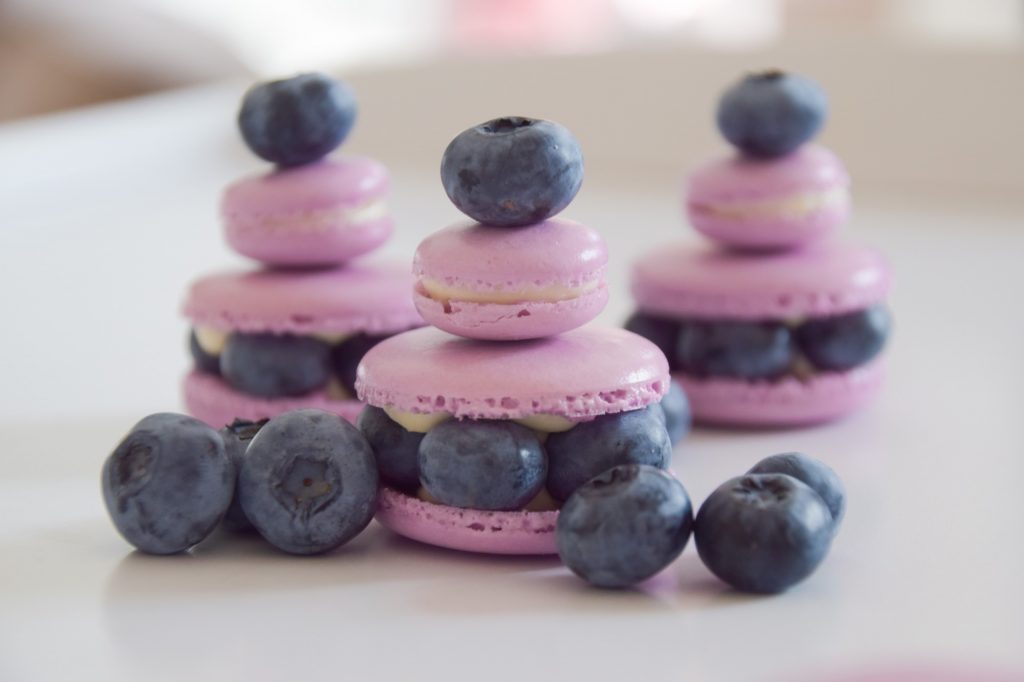 Fresh blueberry macarons with fresh berries