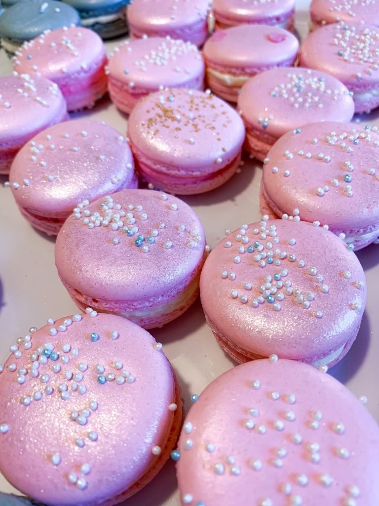 How to Decorate Macarons With Gold Dust - Parties With A Cause