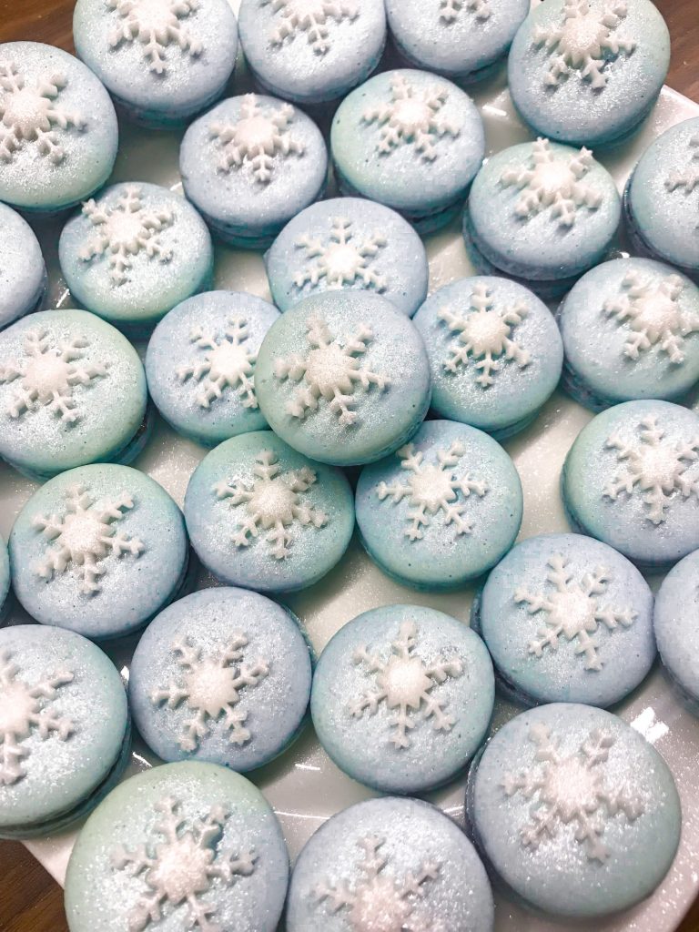 Shiny Sparkling Macarons with Edible Luster Dust