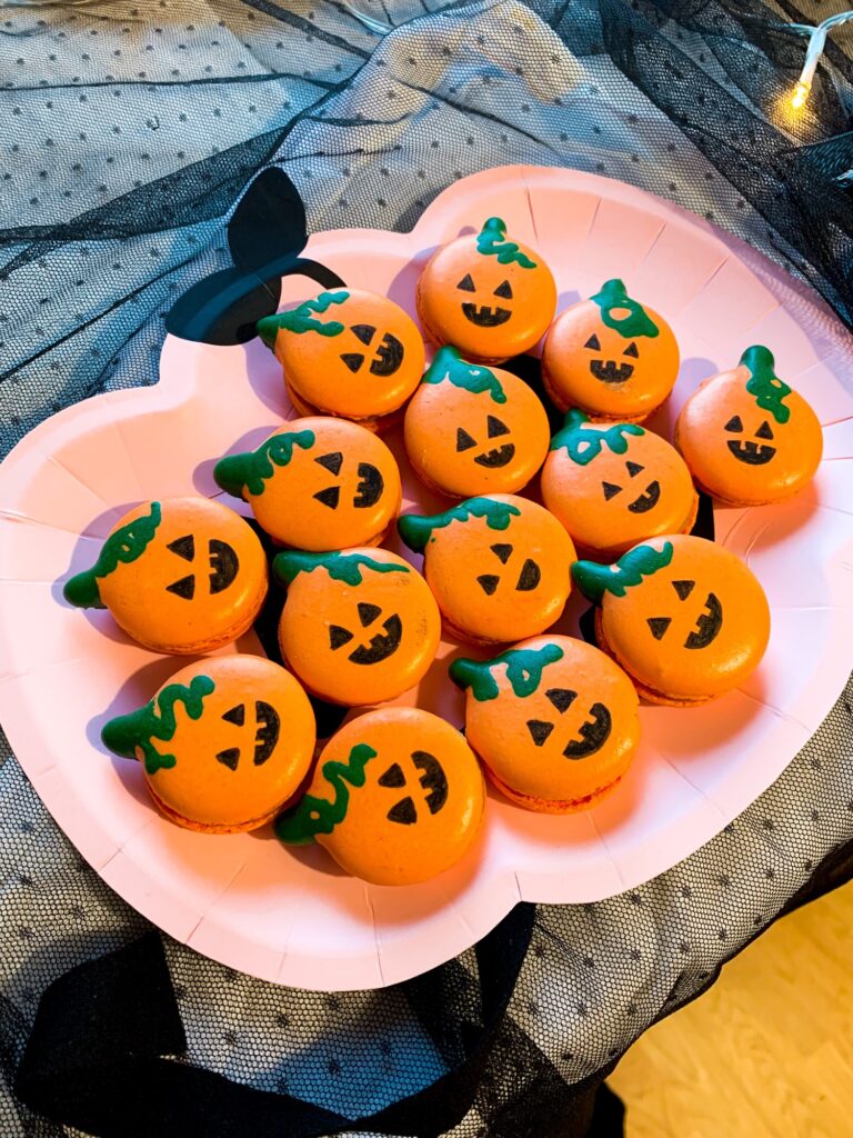 Homemade Black Macarons Orange Pumkin Spider Monster Ghost Halloween theme Macarons DIY recipe ideas
