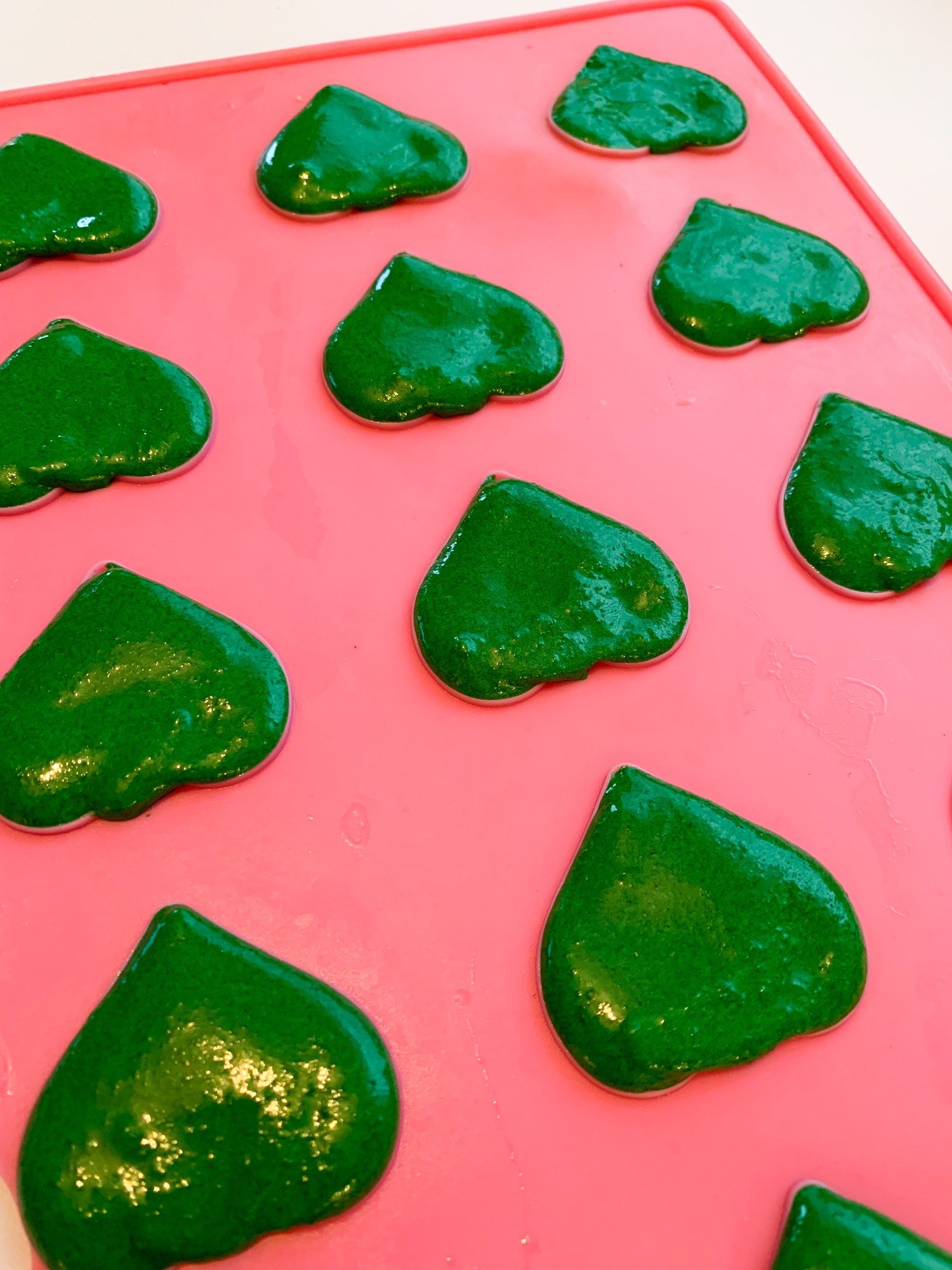 Adding a brown trunk to a Christmas tree macaron