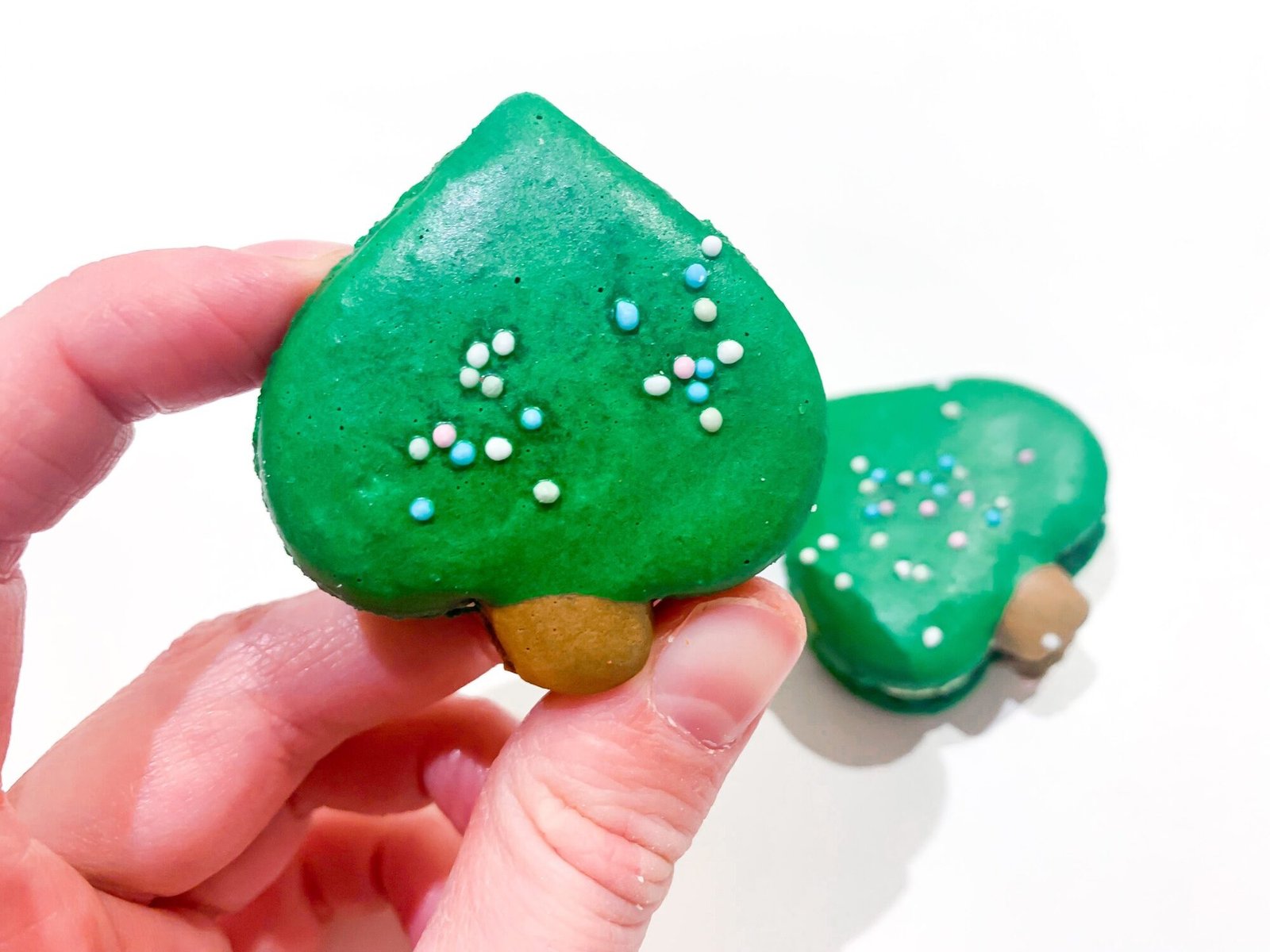Green Christmas tree macarons with cinnamon-vanilla filling