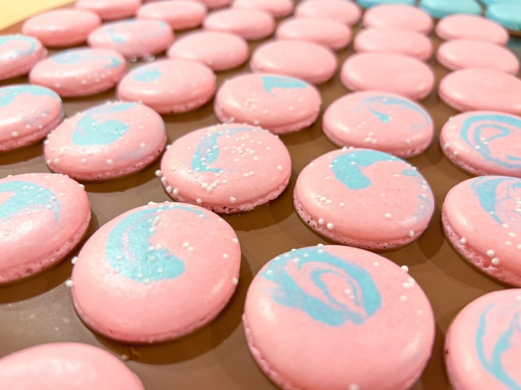 Homemade Bubblegum Macarons Recipe How to do Blue Pink Sweet multicolored macarons