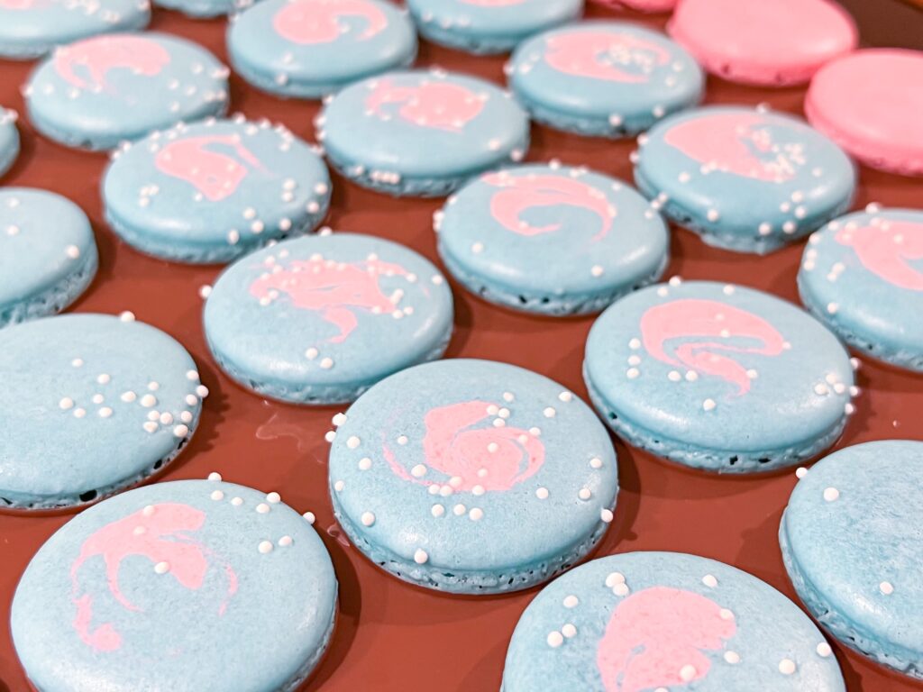 Homemade Bubblegum Macarons Recipe How to do Blue Pink Sweet multicolored macarons