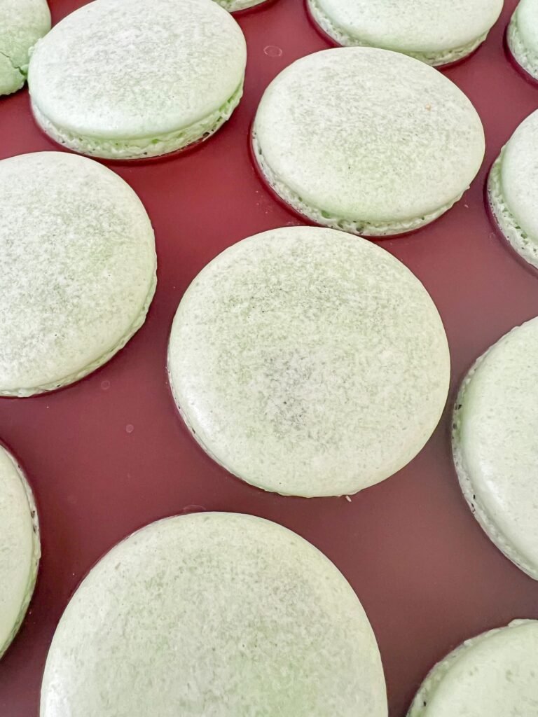 Parchment paper gets wrinkly and seems to warp the spread of the macarons a  bit. Any advice? Preferred brands? : r/macarons