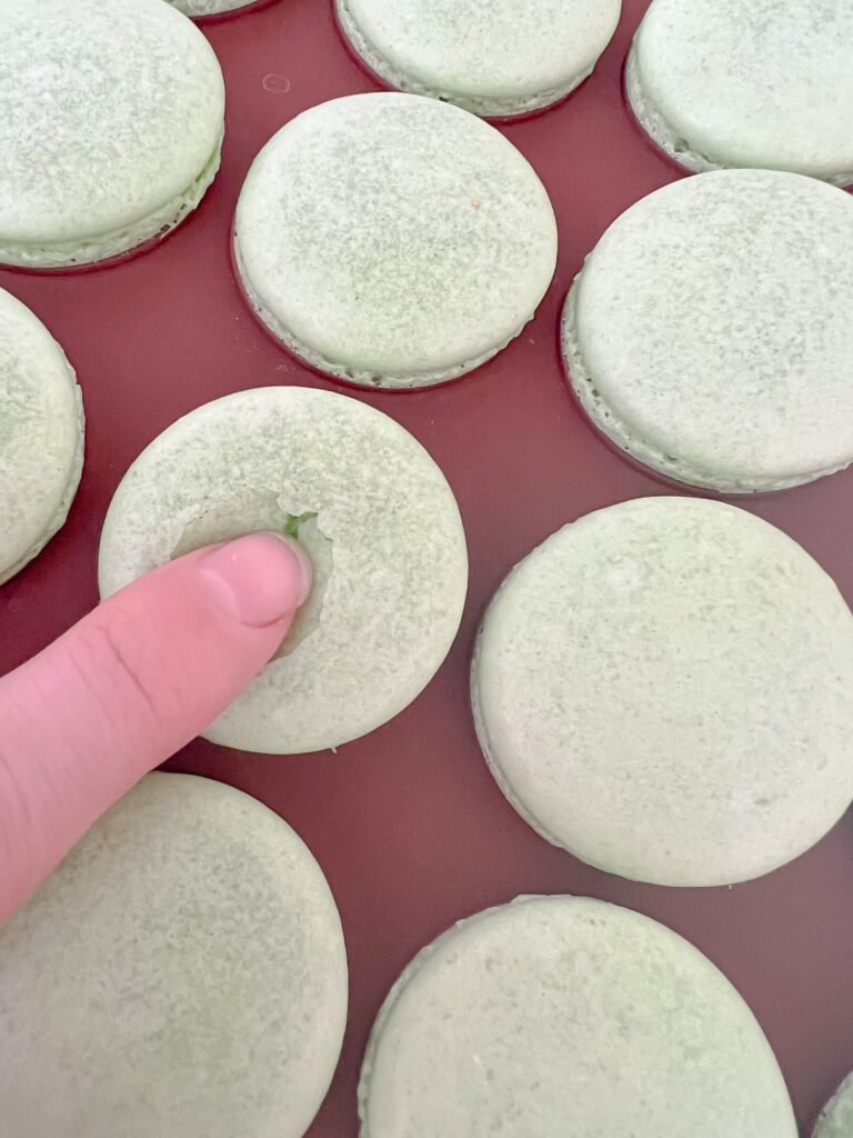 Parchment paper gets wrinkly and seems to warp the spread of the macarons a  bit. Any advice? Preferred brands? : r/macarons