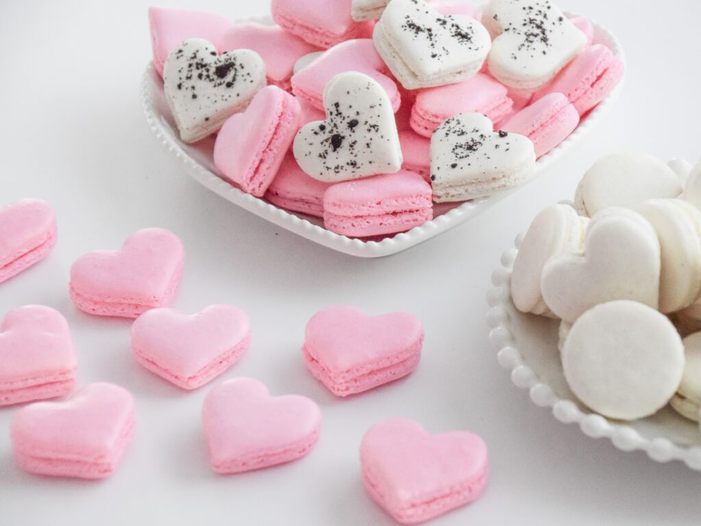 How to pipe heart shaped macaron shells pink white heart macarons
