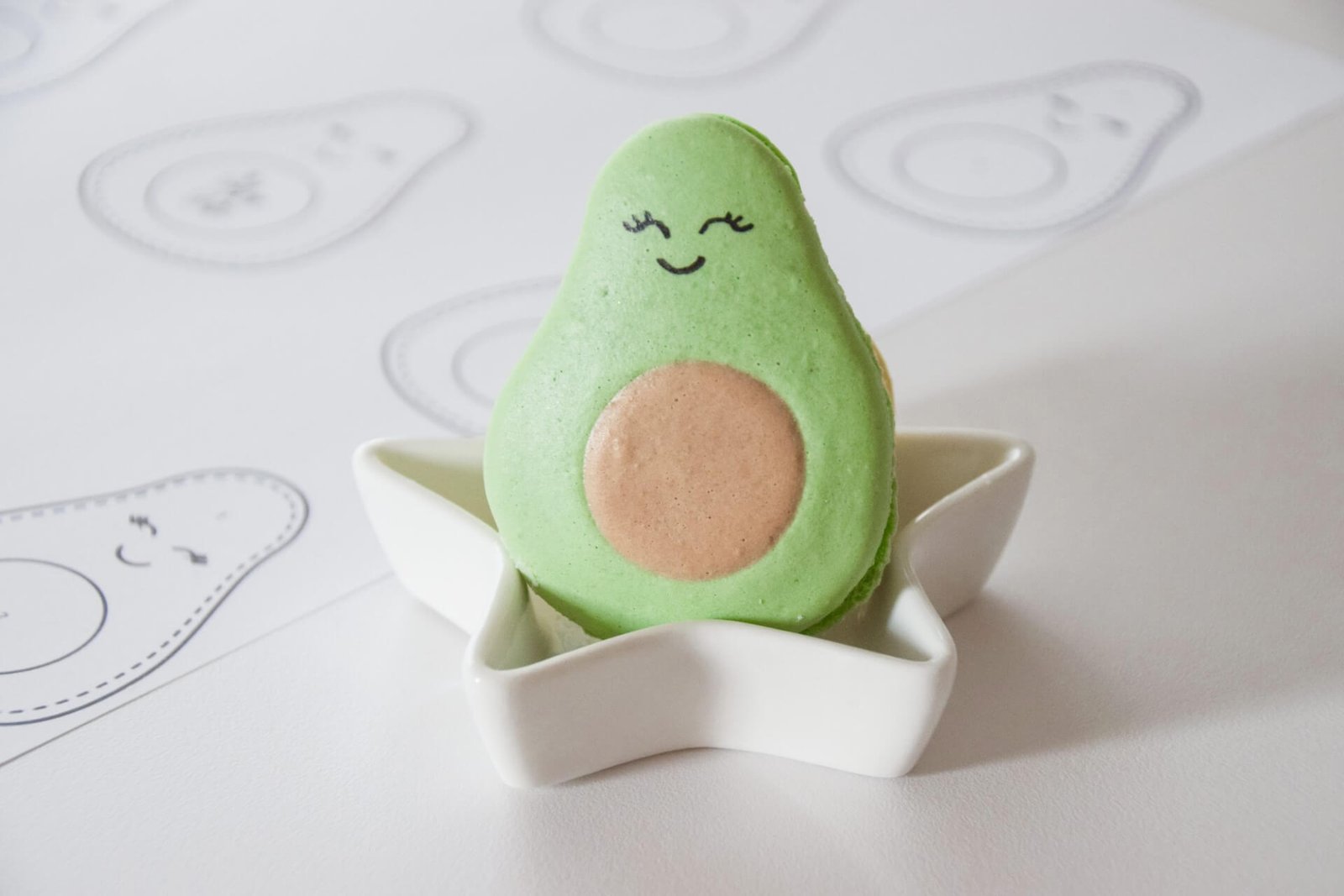 Avocado macaron printable template